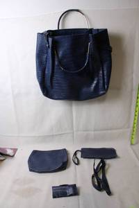 lot 113 image: 5-Piece Navy Blue Crocodile Pattern Handbag Set