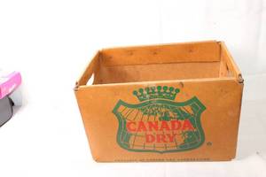 lot 135 image: Vintage Canada Dry Soda Crate with Handles
