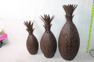 lot 139 image: Set of 3 Decorative Metal Pineapple Sculptures