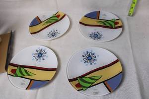 lot 151 image: Set of 4 Plaidgraf Decorative Plates with Geometric Design