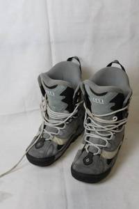 lot 153 image: Mens Snowboard Boots Size 11 US - Flow Brand