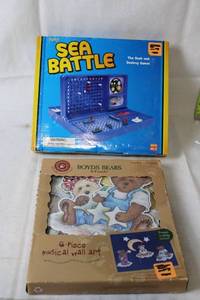 lot 192 image: 2 Item Bundle Sea Battle Game and Boyds Bears Musical Wall Art