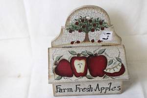 lot 204 image: Vintage Farm Fresh Apples Wooden Decorative Box