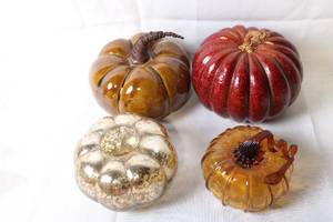 lot 211 image: Set of 4 Decorative Glass and Metallic Pumpkins