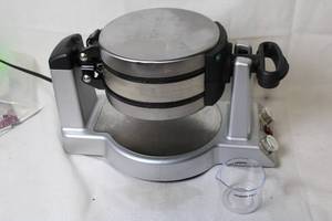 lot 218 image: Waring Pro Breakfast Express Waffle and Omelet Maker