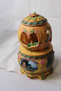 lot 259 image: Winnie the Pooh Rotating Musical Snow Globe with Floral and Character Design