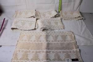 lot 263 image: Set of 6 Daytons Marshall Fields Placemats with Festive Tree Design