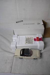lot 268 image: 1966 Ford Thunderbird 118 Scale Diecast Model Car
