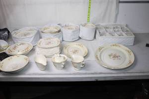 lot 282 image: Set of Vintage Floral Porcelain Dinnerware - Various Pieces
