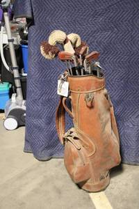 lot A-286 image: Vintage Spalding Golf Bag with Assorted Taylor Made Clubs