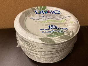 lot 111 image: Dixie Paper Plates