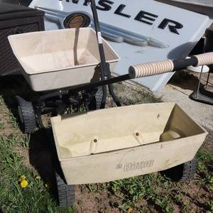 lot 104 image: Garden  Lawn Spreaders