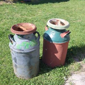 lot 105 image: A lot of 2 Large Vintage Milk Cans