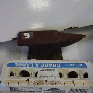lot 132 image: Small vintage anvil