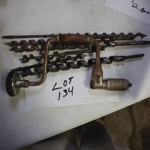 lot 134 image: Vintage hand powered drill with assorted bits