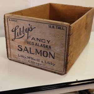 lot 7 image: AUTHENTIC VINTAGE  WOODEN CRATE  SALMON DELIVERED TO PRINCETON  RED OWL  LIBBY
