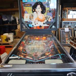 lot 9 image: 1986 LADY LUCK PINBALL MACHINE  BY BALLY  Get Lucky