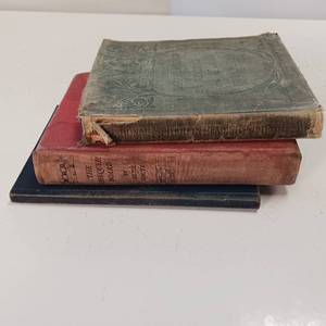 lot 16 image: The book Chequer Board  other vintage books.