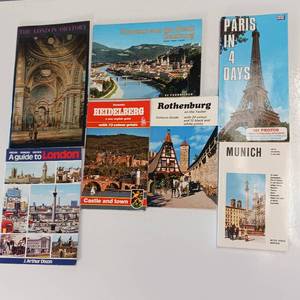 lot 17 image: Vintage pamphlets from around the world