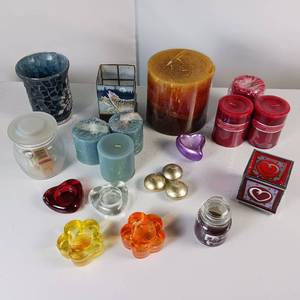 lot 37 image: LARGE LOT OF CANDLES