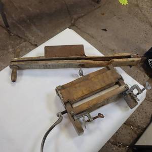 lot 162 image: LOVELL WASH BASIN WRINGER  ANTIQUE TIN BOX PLANTER