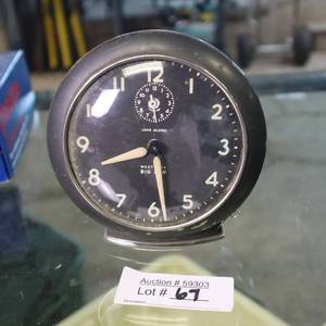 lot 67 image: Vintage BIG BEN wind up alarm clock