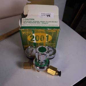 lot 79 image: VICTORY 2001 OXYGEN REGULATOR  NIB