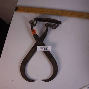 lot 84 image: MID SIZED VINTAGE TONGS