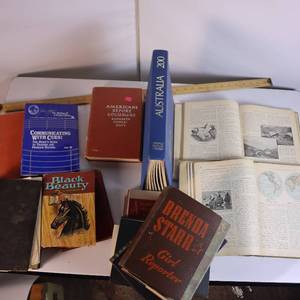 lot 87 image: COLLECTION OF CLASSIC VINTAGE BOOKS