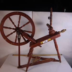 lot 89 image: AUTHENTIC VINTAGE SPINNING WHEEL