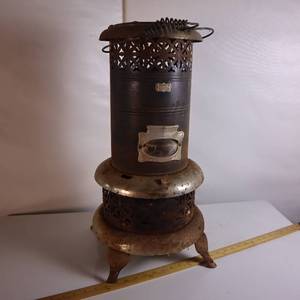 lot 92 image: VINTAGE OIL BURNER