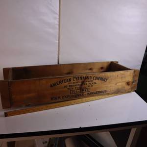 lot 95 image: VINTAGE WOODEN CRATE  AMERICAN CYANAMID COMPANY  High Explosives  DANGEROUS