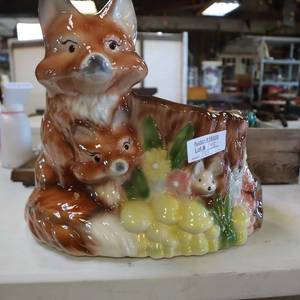 lot 148 image: Decorative planter featuring a FOX