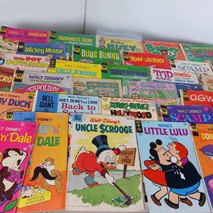 lot 189 image: LOT OF 32 VINTAGE COMICS