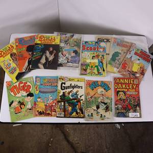 lot 197 image: LARGE LOT OF SUPERCOOL COMICS