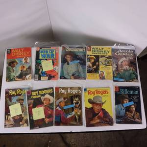 lot 200 image: LOT OF 10 WESTERN STYLE COMICS  ROY ROGERS