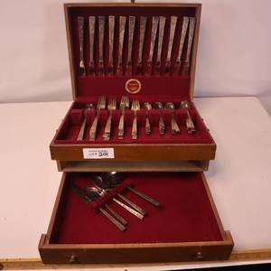 lot 204 image: BEAUTIFUL High Quality NAKEN PLATED SILVERWARE