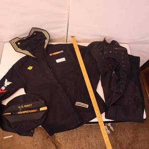 lot 206 image: LOT OF NAVY CLOTHING