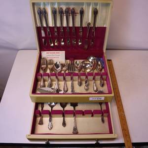 lot 208 image: 1847 ROGERS BROS SILVER PLATE