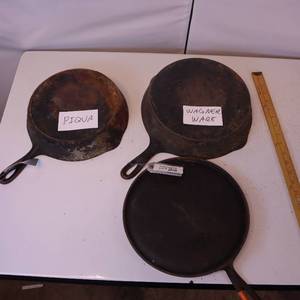 lot 210 image: LOT OF 3 CAST IRON PANS (ONE IS A GRIDDLE) PIQUA & WAGNER WARE