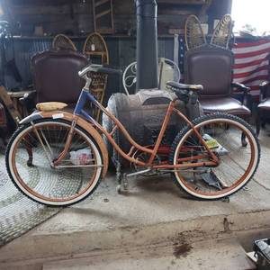 lot 174 image: VERY COOL VINTAGE  GAMBLES HIAWATHA CRUISER  ALL ORIGINAL  RIDES NICELY