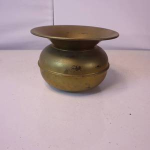 lot 223 image: VINTAGE BRASS SPITOON  APPROX 8 DIAMETER