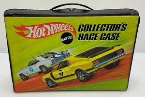 lot 166 image: 1969 Redlines Hot Wheels 24 Car Collectors Case