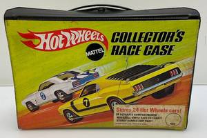 lot 168 image: 1969 Redlines Hot Wheels 24 Car Collectors Case