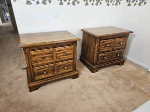 lot 21 image: Thomasville Furniture Heritage Nightstand Pair
