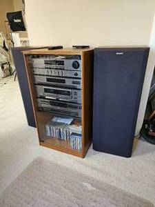 lot 33 image: Sony Stereo Cabinet & Speakers