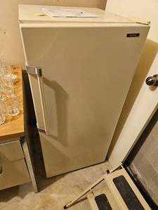 lot 75 image: Kenmore 18.5 cu. Ft. Standing Freezer