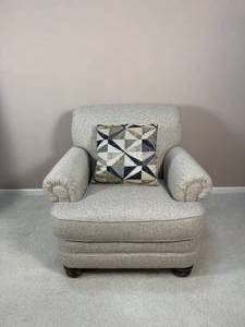 lot 19A image: Contemporary Grey Flexsteel Rolled Armchair