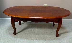 lot 32B image: Traditional Queen Anne Cocktail Table