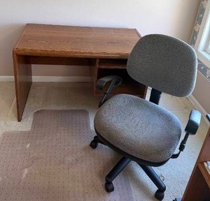 lot 45 image: Retro Oak Office Workstation and Chair